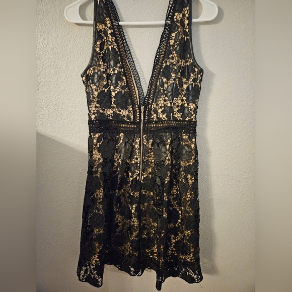 Black lace formal dress - Picture 4 of 5